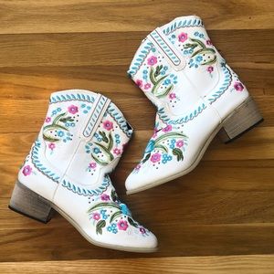White Embroidered Cowboy Boots